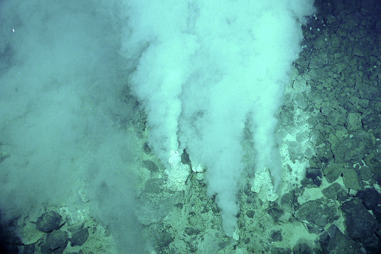 750x500-champagne-vent-mtmnm-NOAA-OER.jpg